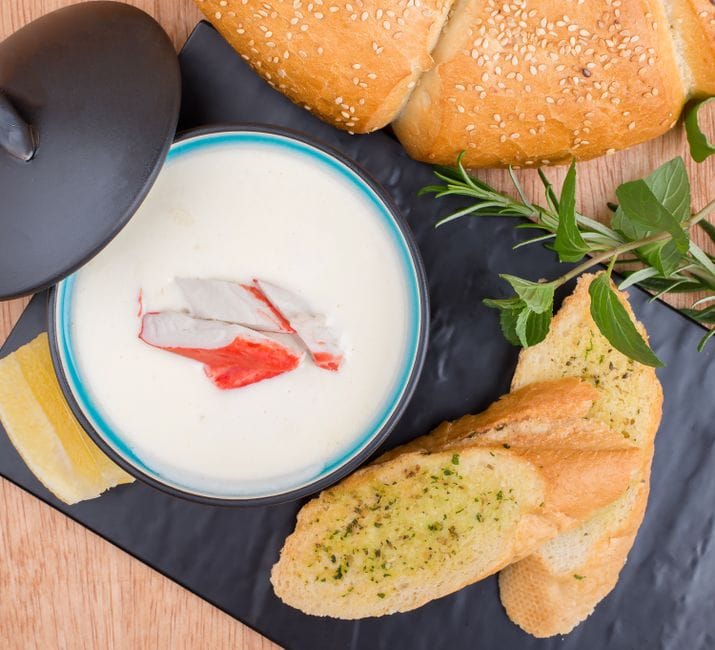 Sopa de almendras: el primer plato de Nochebuena que casi nadie recuerda