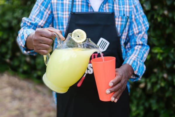 Limonada y bebidas caseras para el calor sin tanto azúcar