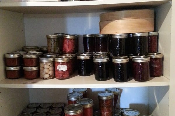 Conserva de tomate casera en julio: la salsa a fuego lento que te dura todo el invierno
